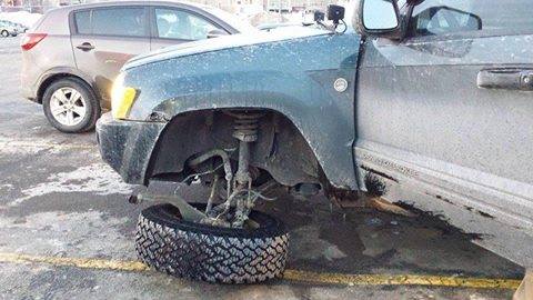 Chysler factory a-arms on lifted Jeep Jeep Grand Cherokee WK a-arms